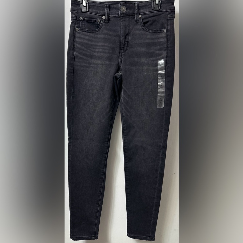 NWT American Eagle Jeggings
Size 6